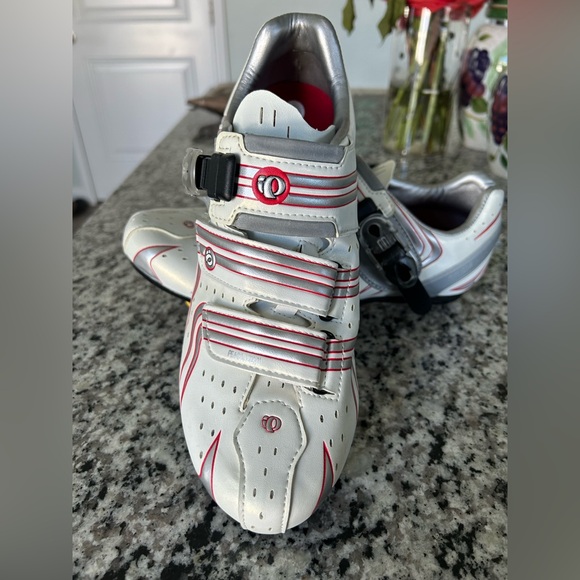 Pearl Izumi Women's Cycling Shoes with Red Insole Size41.5Brand New Without Box